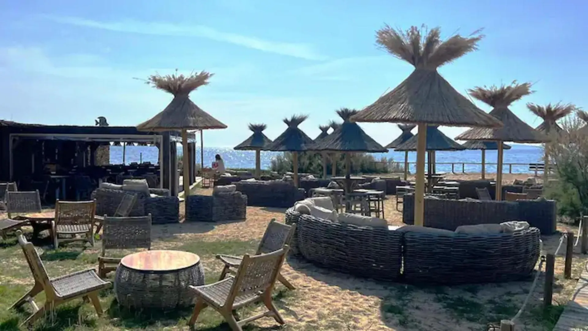 Апартаменты Appartement Acces Direct A La Mer Борм-ле-Мимоза